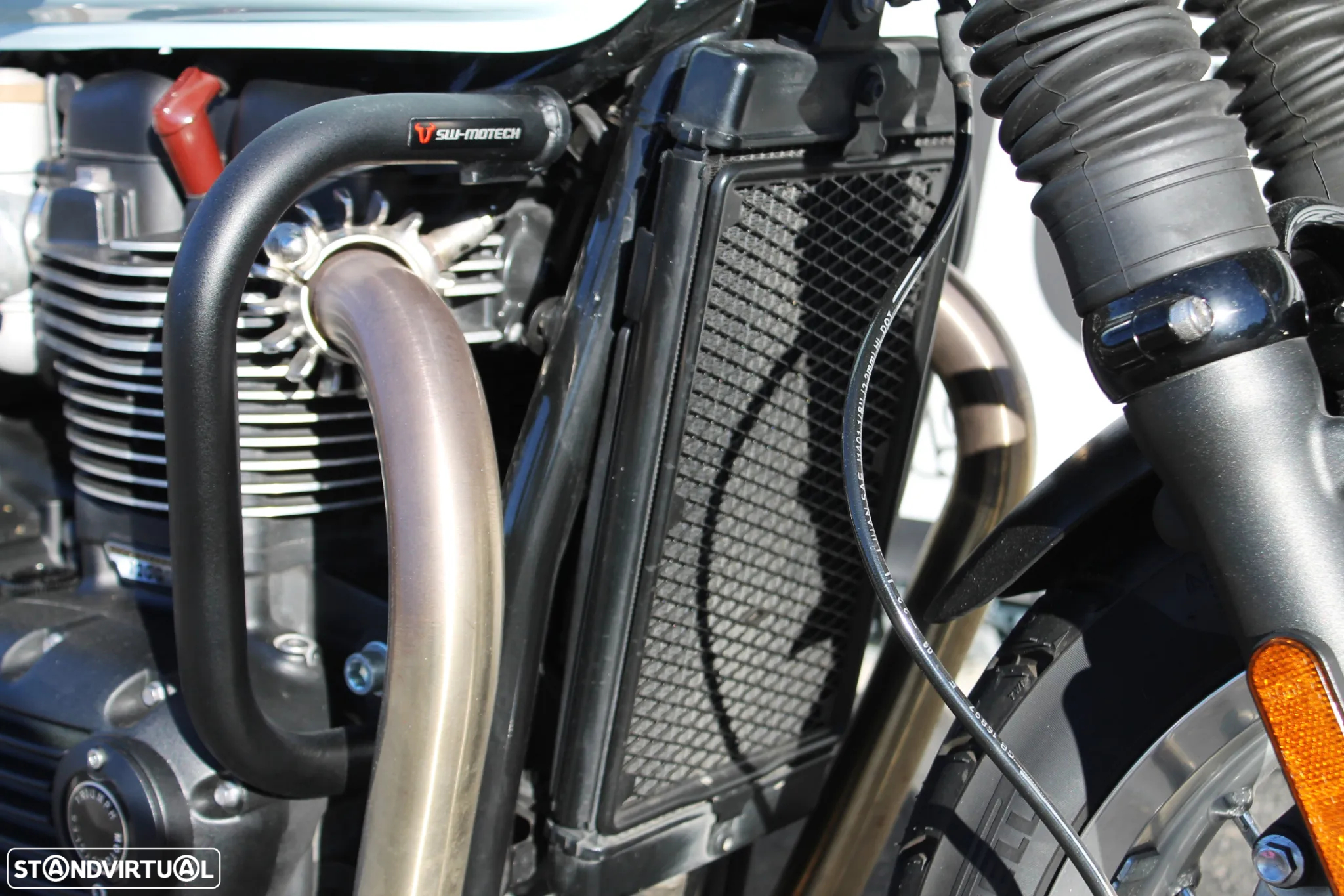 Triumph Bonneville Chrome Edition-Custom - 14