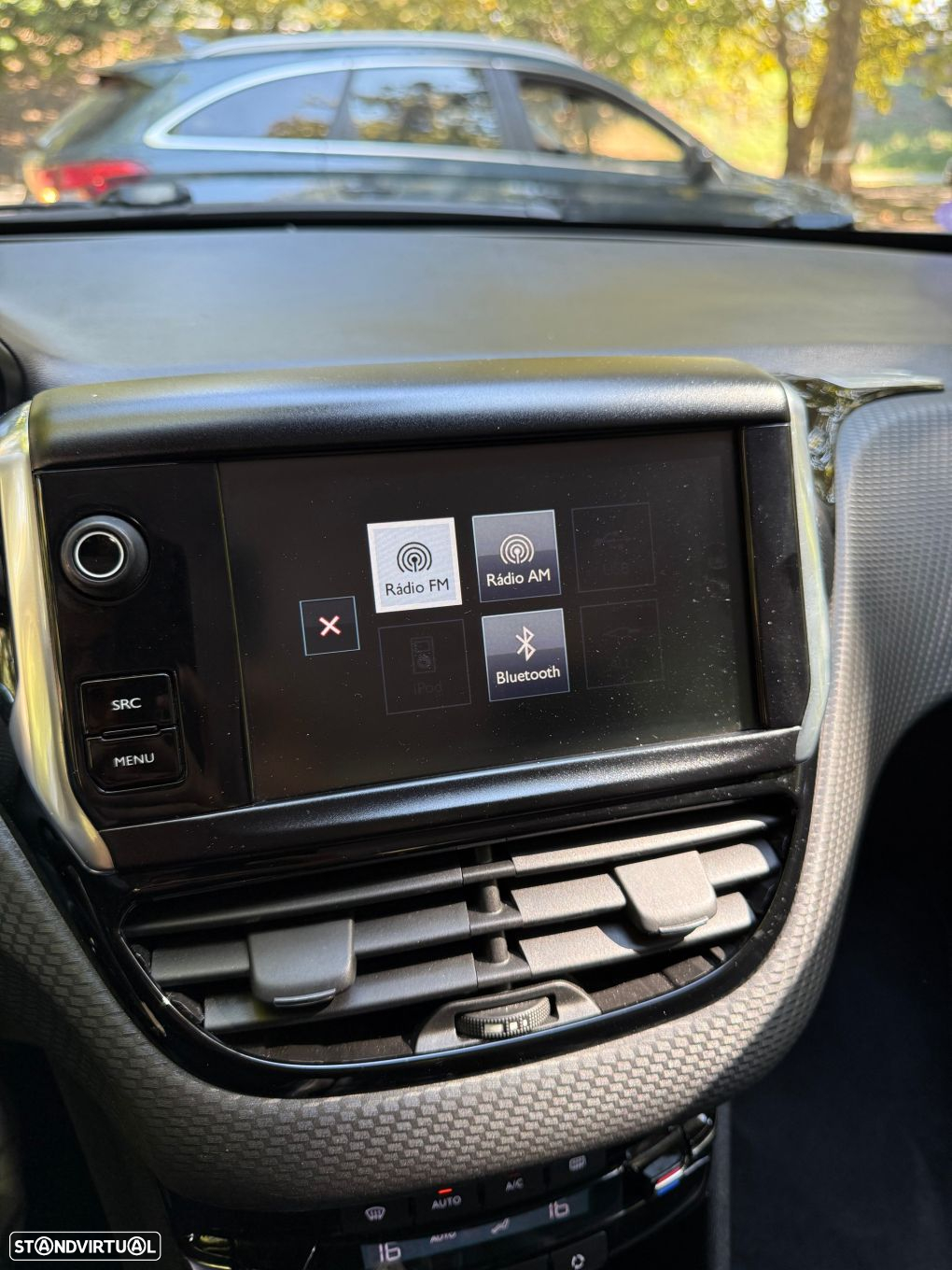 Peugeot 2008 1.2 PureTech Allure - 17