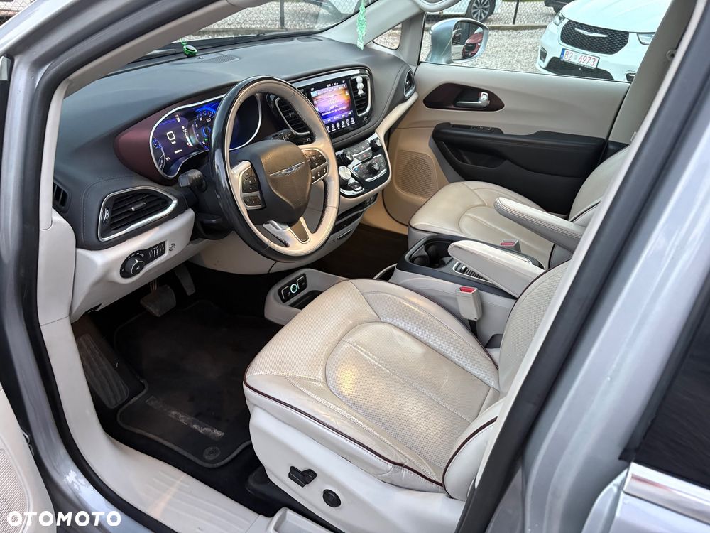 Chrysler Pacifica - 13