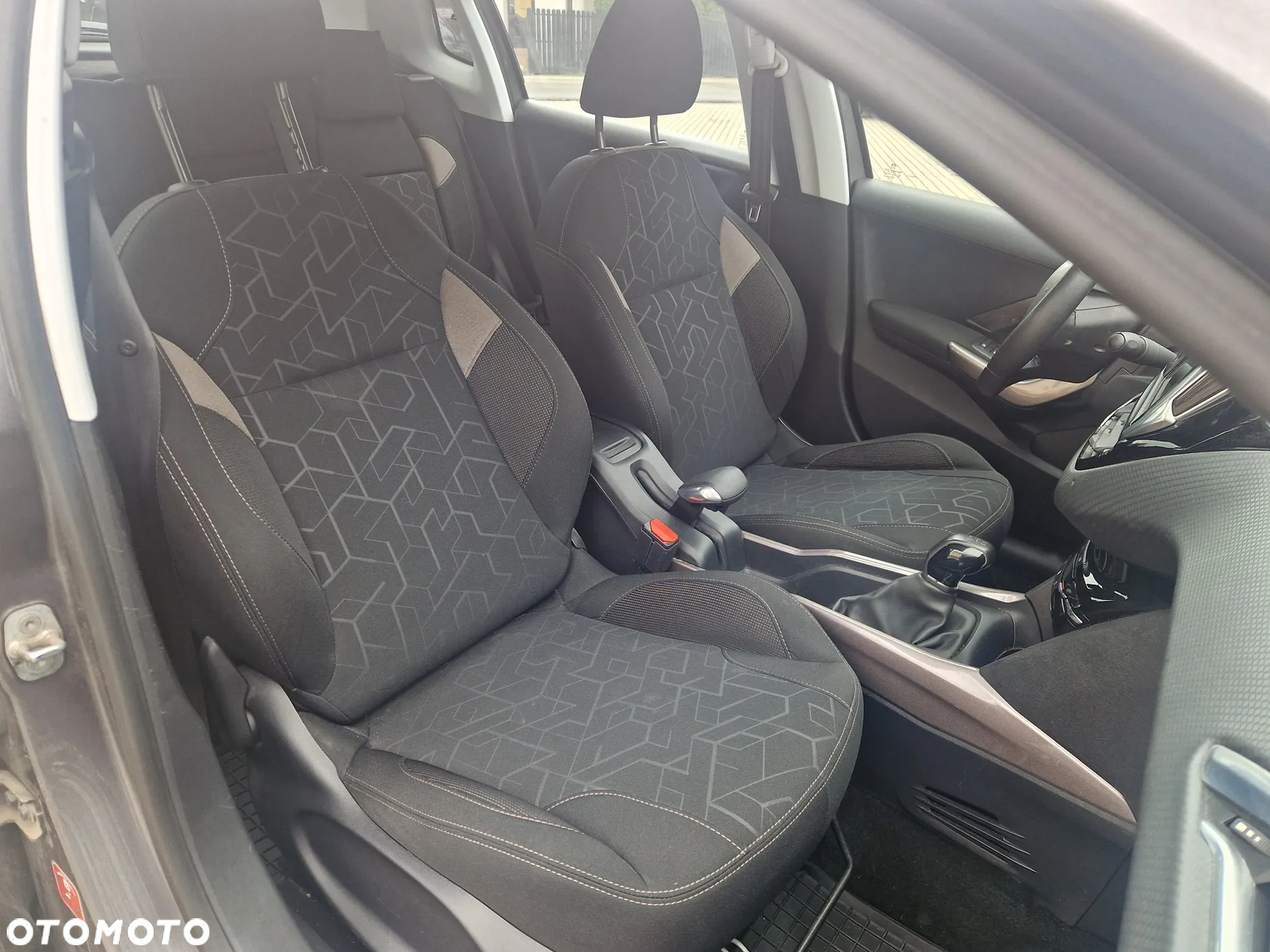 Peugeot 2008 1.6 BlueHDi Allure - 8