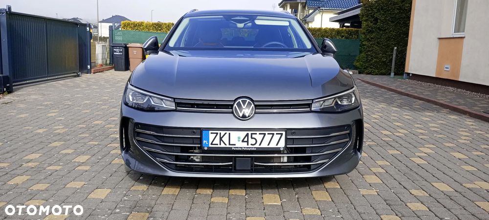 Volkswagen Passat - 1