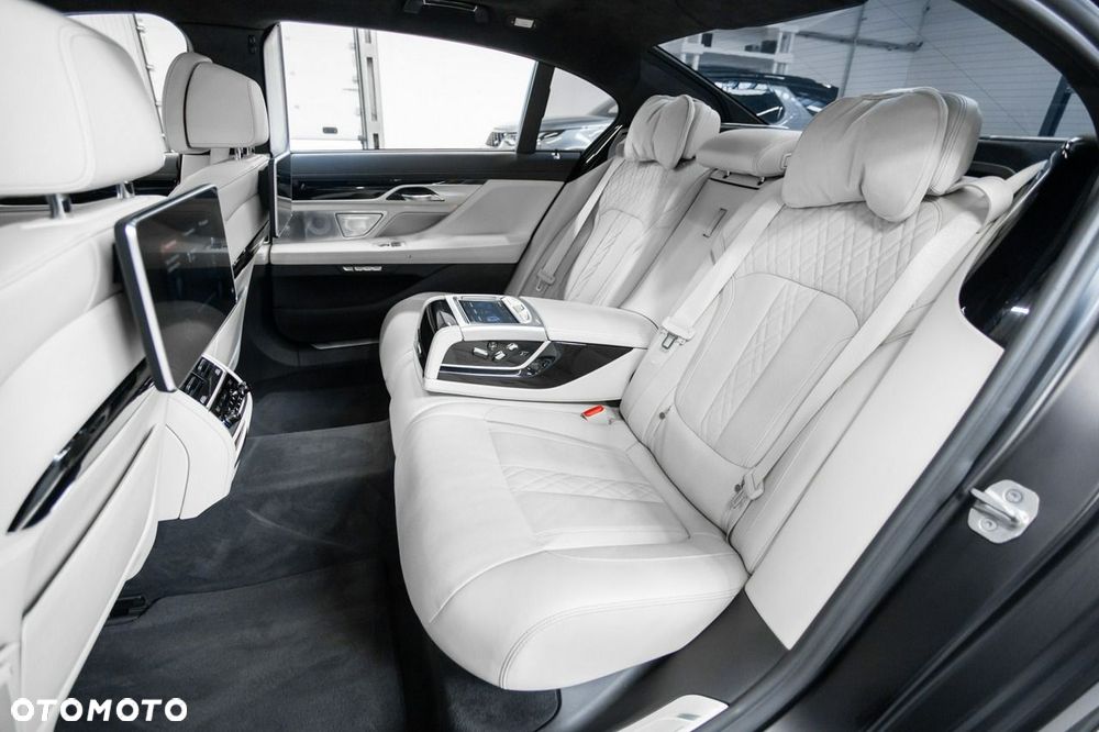 BMW Seria 7 M760Li xDrive - 27