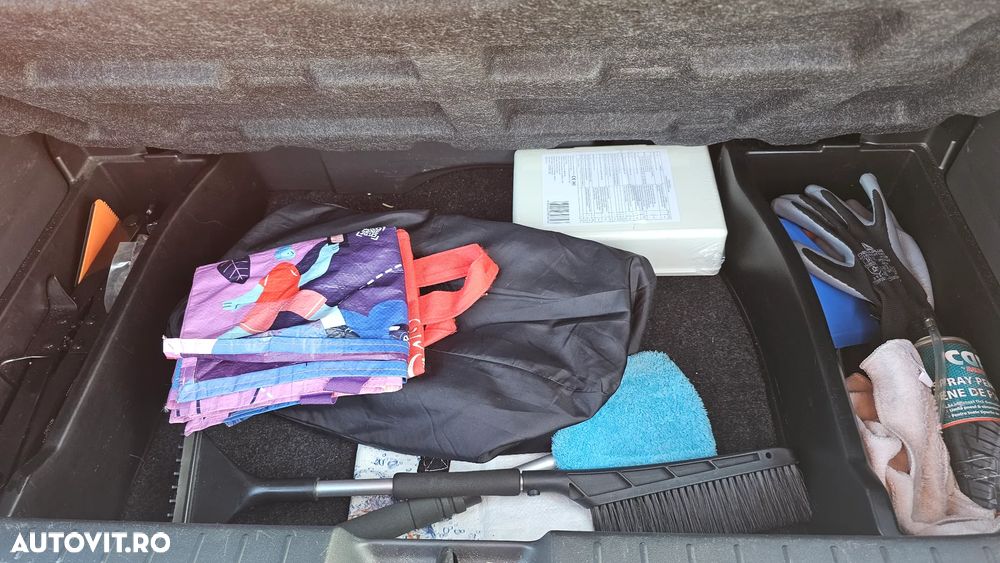 Toyota Yaris 1.3 Aut Luna - 8