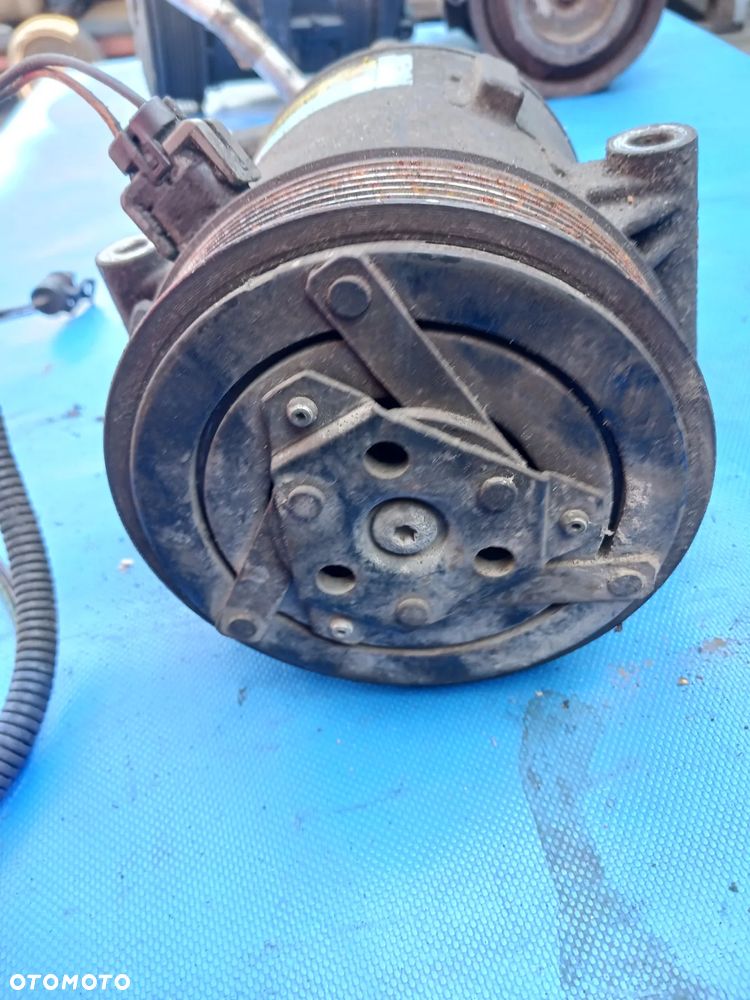 Kompresor klimatyzacji Renault Scenic Megane 8200053264 sprężarka pompa 1,9 DCI / 2,0 16V / 2,0 SPORT / 2,0 16V Turbo - 2