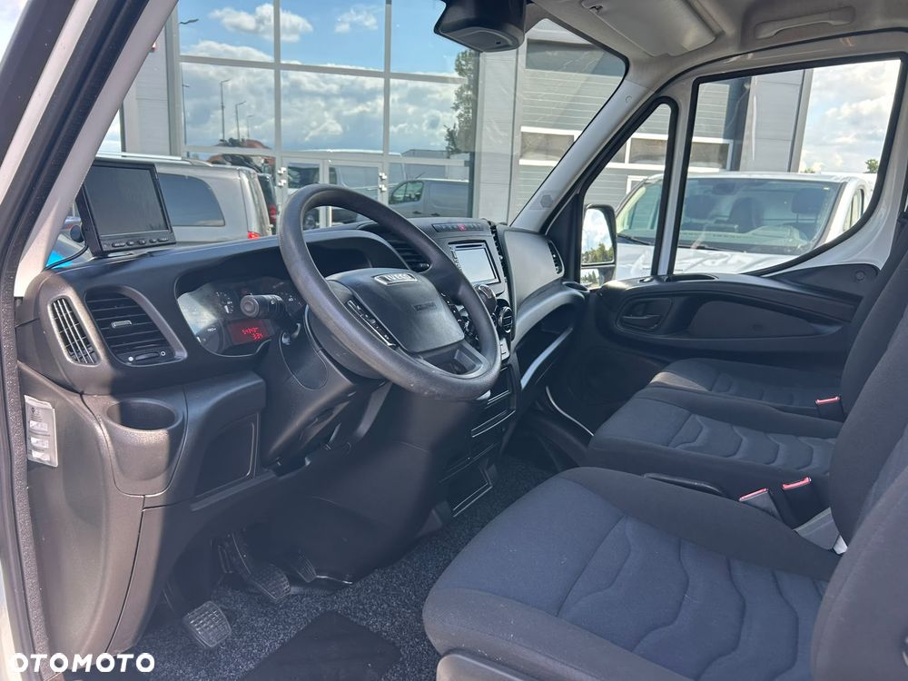 Iveco Daily 35C18 3.0 HPI L3H2 Średniak **Tylko 54tyś. km.**KLIMA**Hak 3,5t.**NA BLIŹNIAKACH**Sprowadzony**2018R** - 15