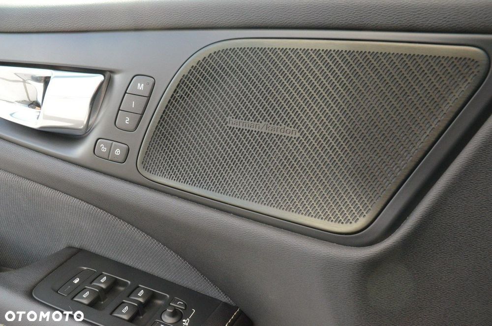 Volvo V60 T6 AWD Geartronic R-Design - 24