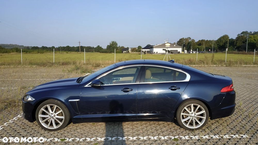 Jaguar XF 3.0 V6 D Luxury - 6