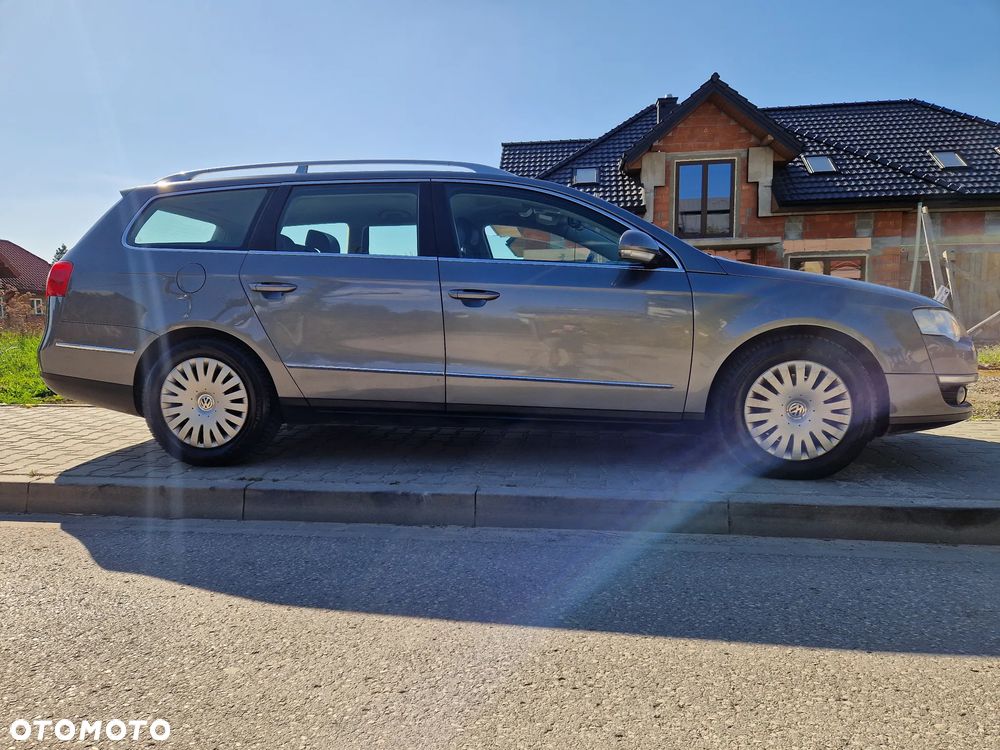 Volkswagen Passat 2.0 TDI DPF Highline - 9