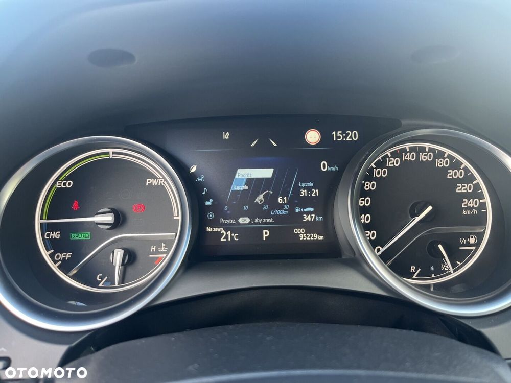 Toyota Camry 2.5 Hybrid Comfort CVT - 21