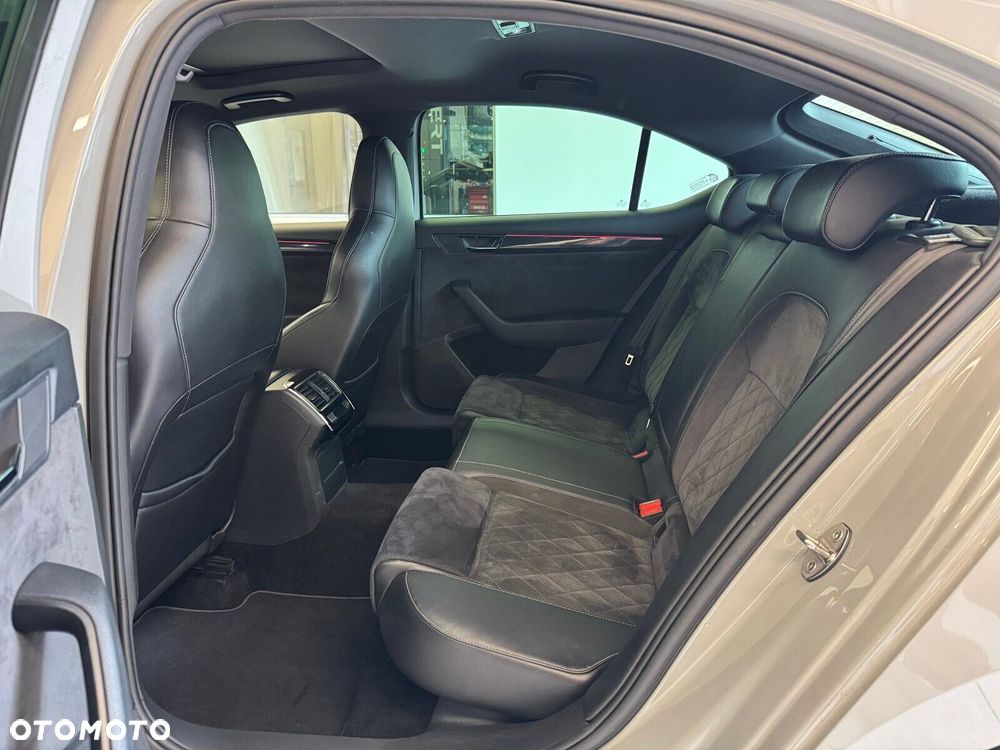 Skoda Superb 2.0 TSI Sportline DSG - 9