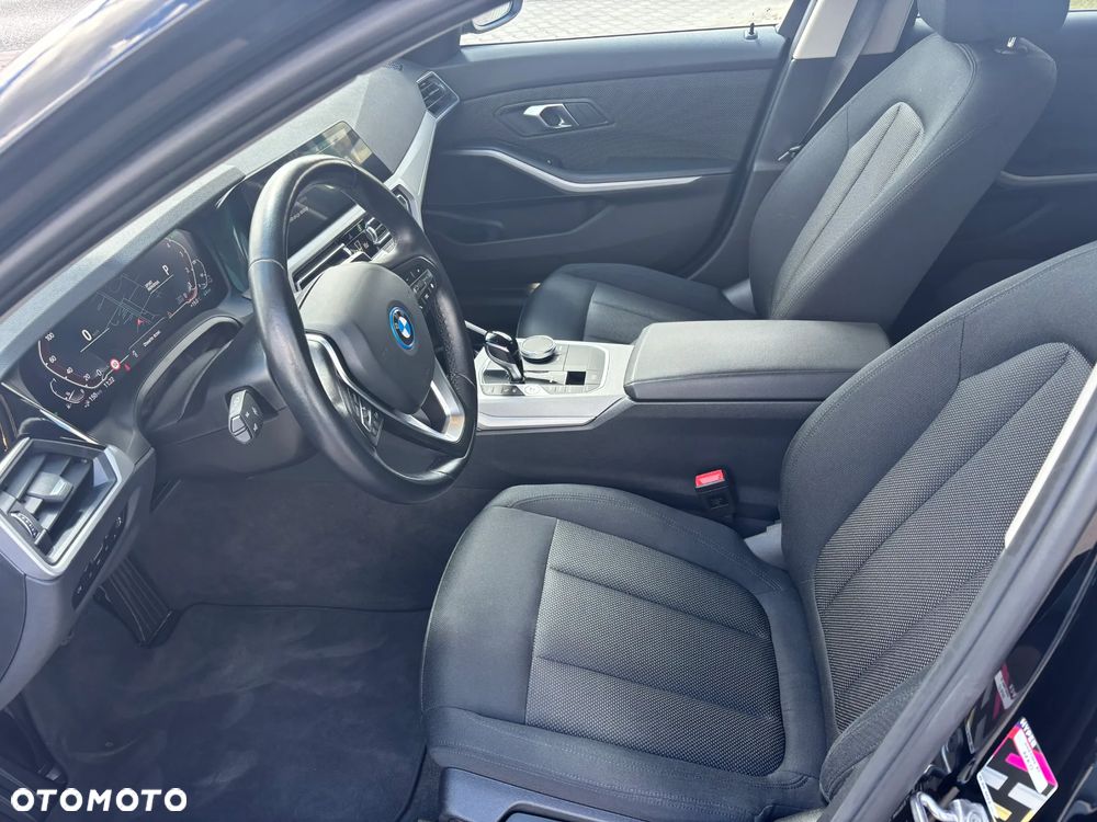 BMW Seria 3 320e - 29