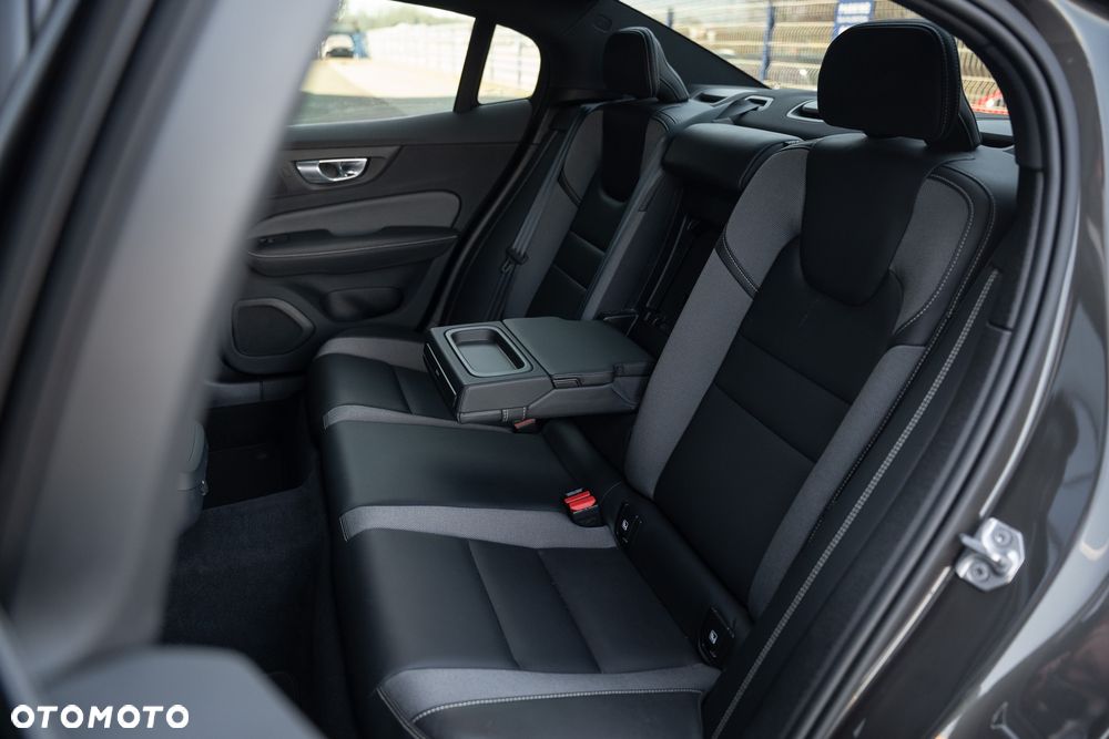 Volvo S60 T4 Geartronic RDesign - 35