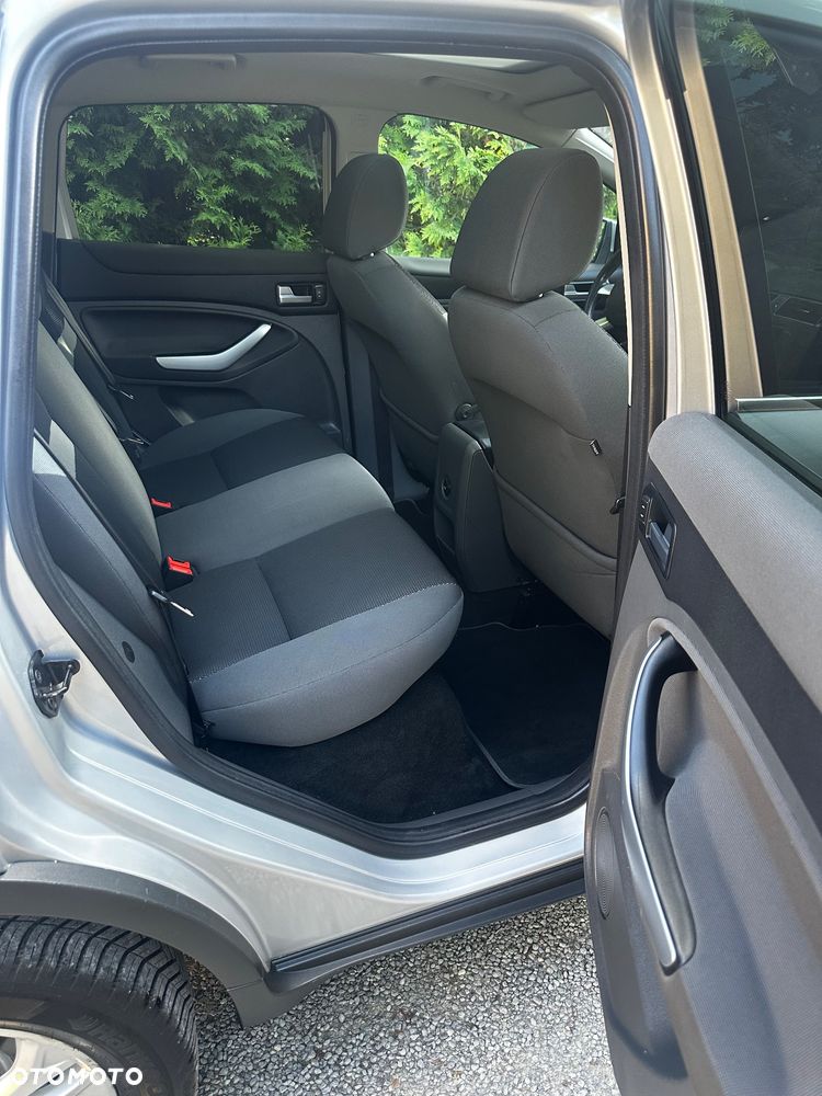 Ford Kuga - 23