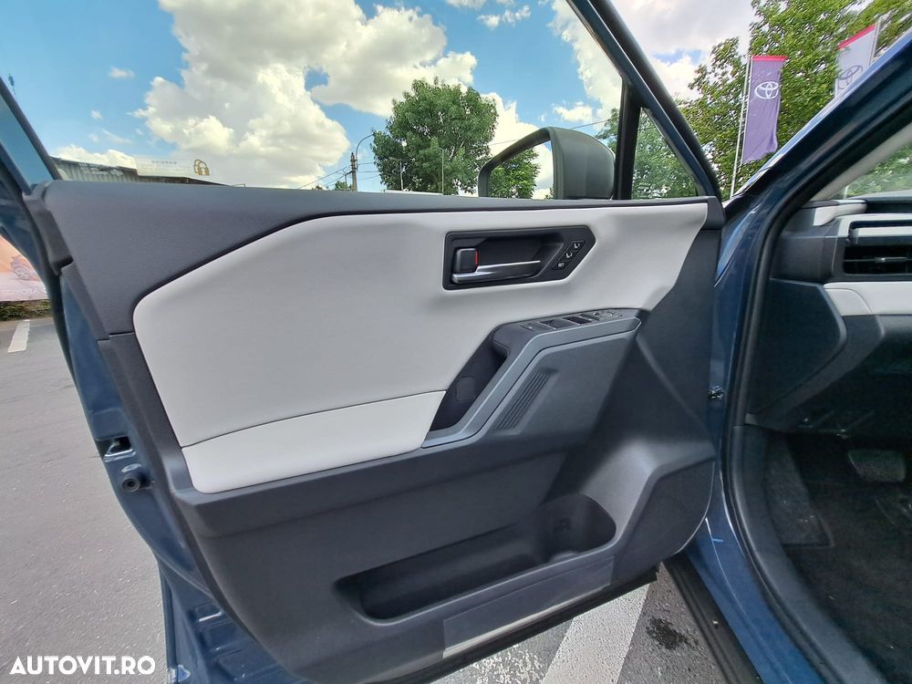 TOYOTA RAV4 2026 — imagine 15