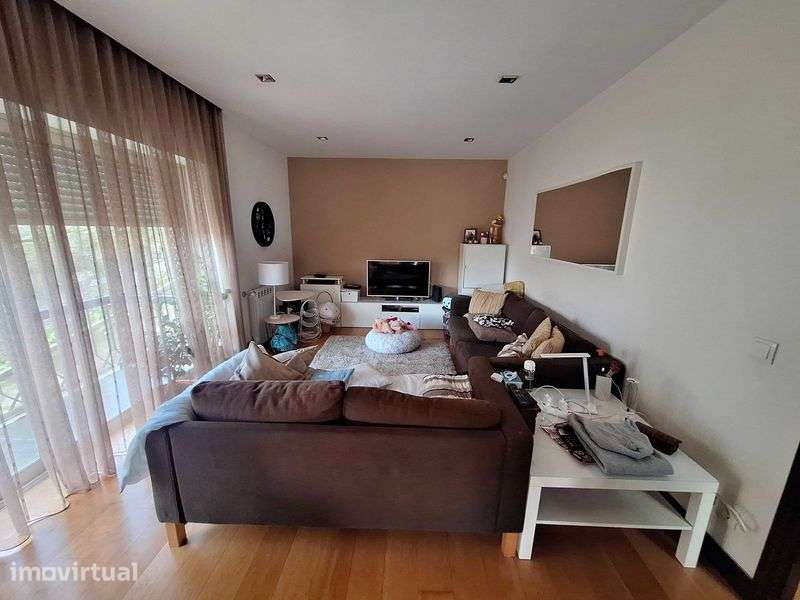Moradia T4 c/ armazém na Senhora da Hora - Grande imagem: 5/12