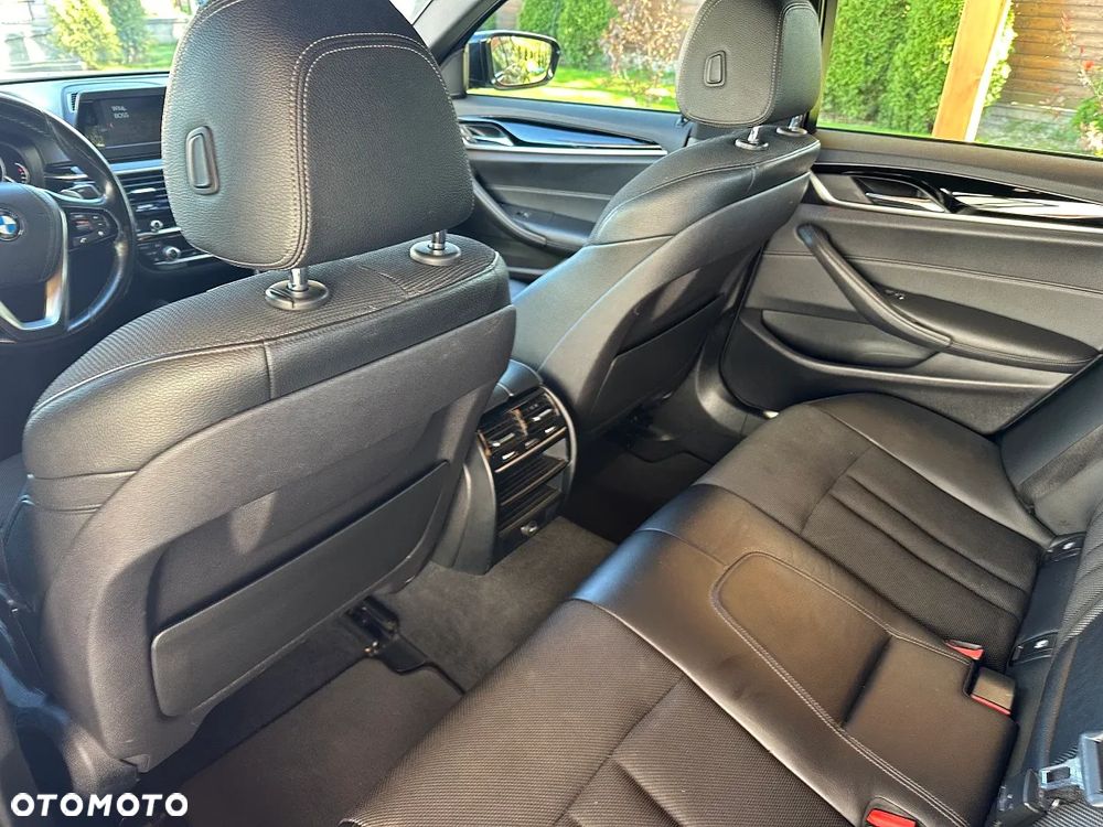 BMW Seria 5 520d Sport Line - 34
