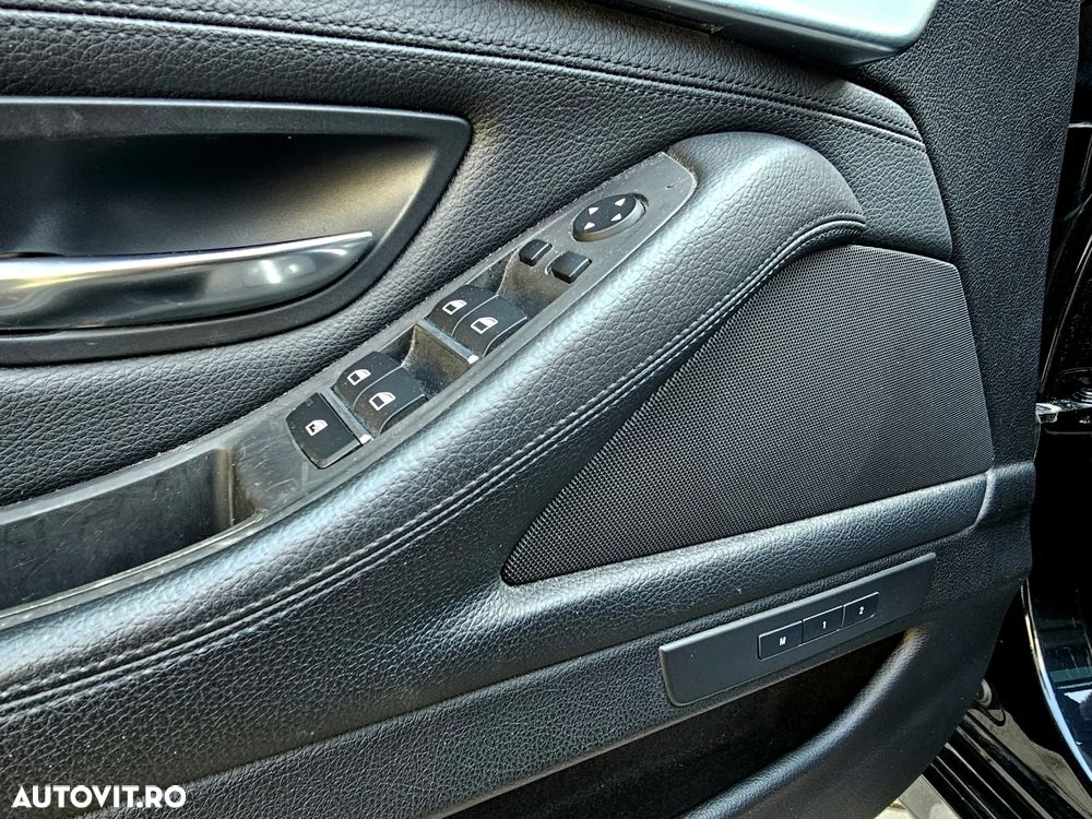 BMW Seria 5 525d xDrive - 24