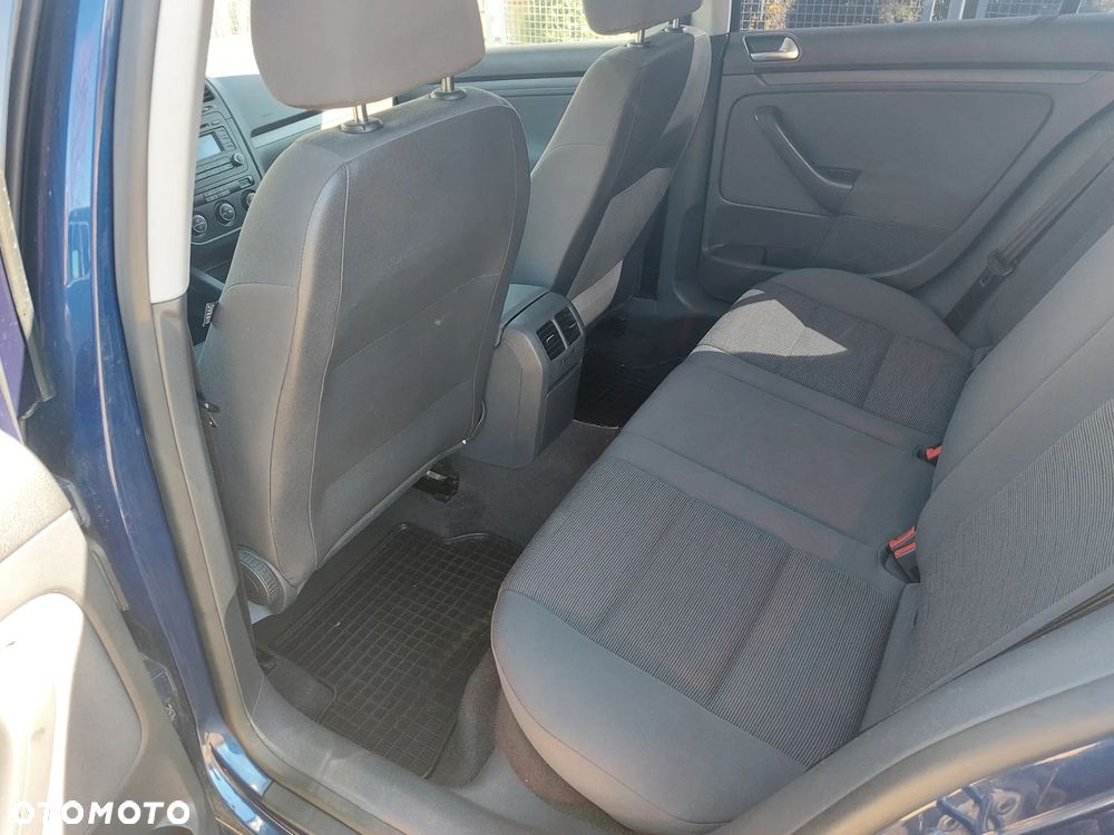 Volkswagen Golf - 10