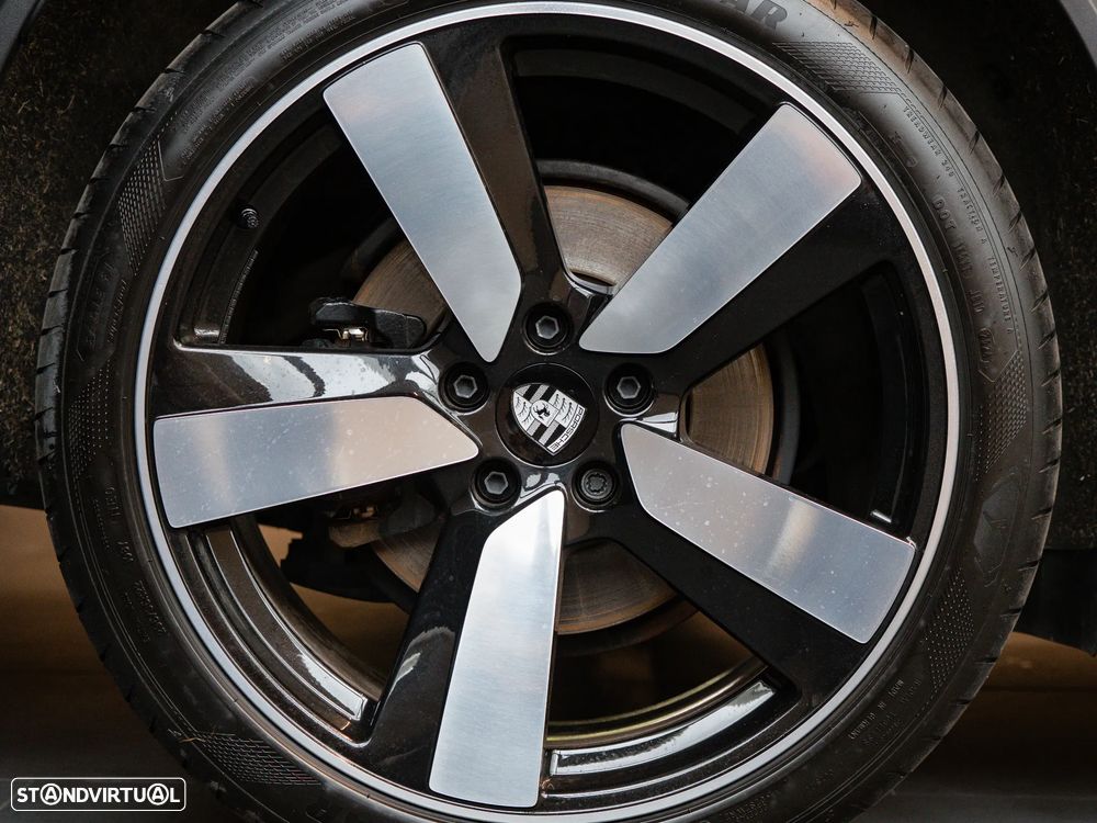 Porsche Macan Electric 4 - 16