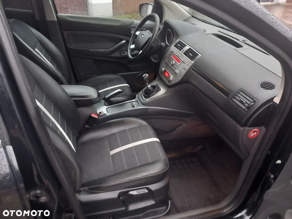 Ford Kuga 2.0 TDCi 2x4 Titanium - 16