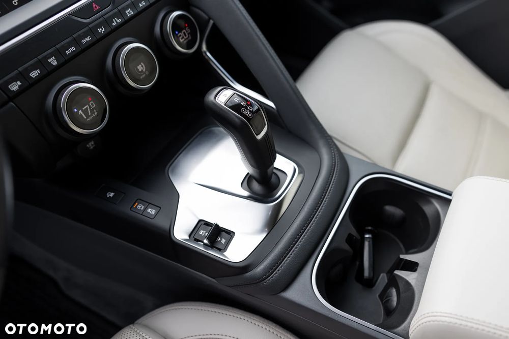 Jaguar E-Pace 2.0 i4P AWD R-Dynamic SE - 16