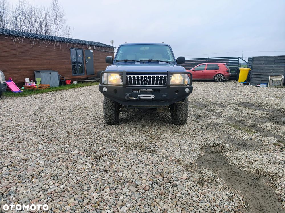 Toyota Land Cruiser - 2