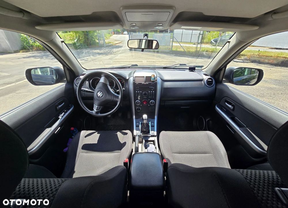 Suzuki Grand Vitara 2.0 - 10