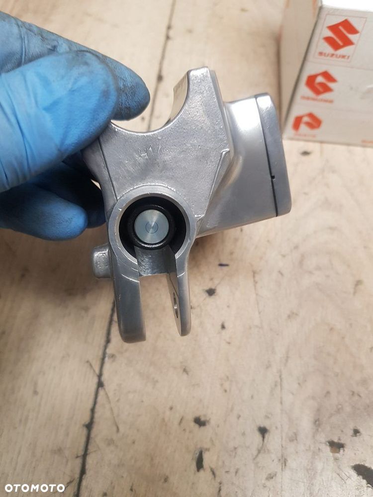 Pompa hamulca uchwyt Suzuki VS600 VS750 VS800 Intruder LS650 59600-24B50 - 12