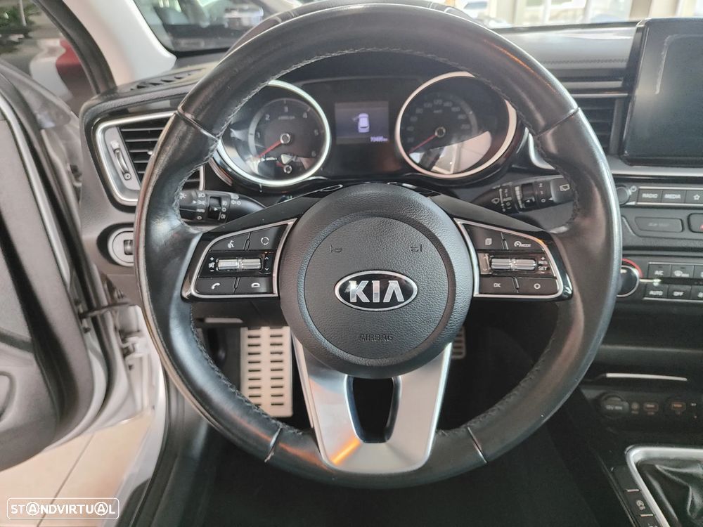 Kia Ceed SW 1.6 CRDi TX+SRF - 24