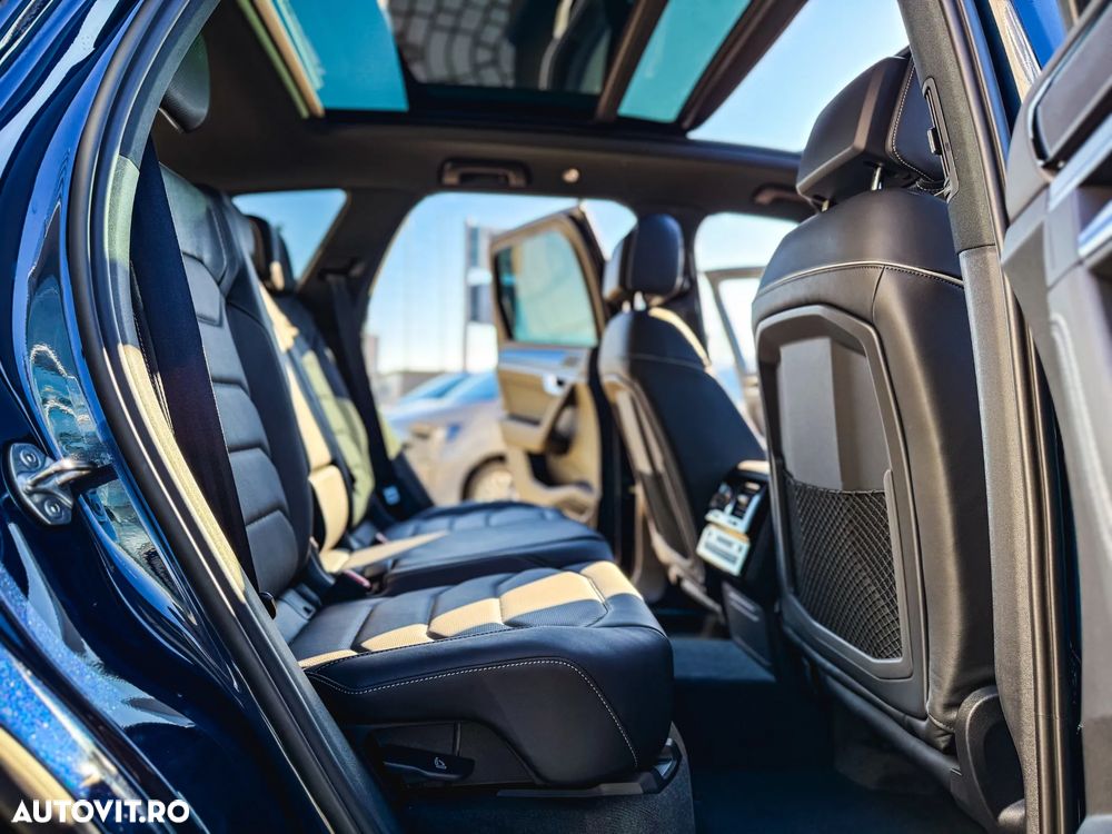 Volkswagen Touareg V6 TDI 4MOTION R-Line - 28