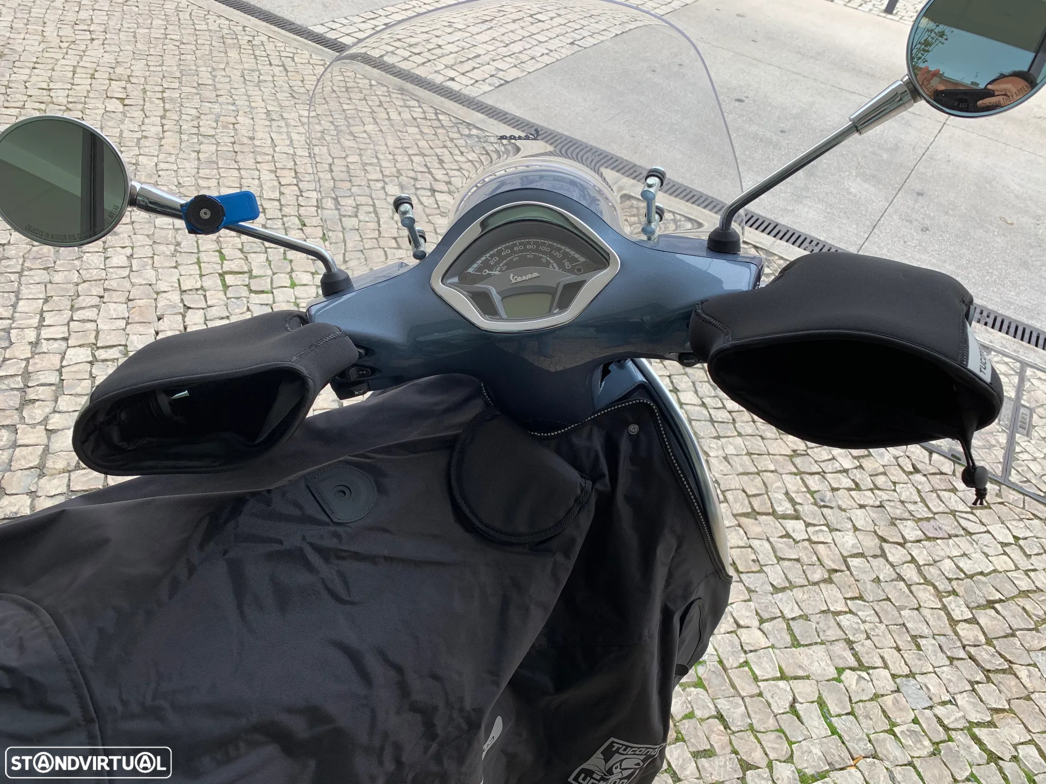 Vespa GTS Super 300 HPE - Com Acessórios - 8