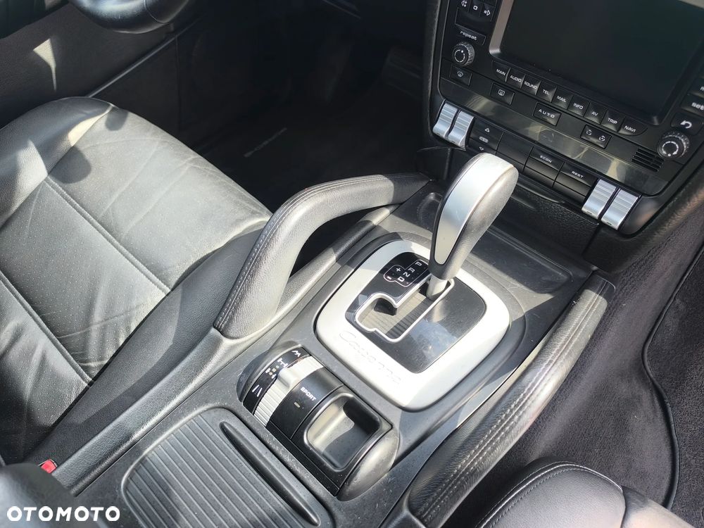 Porsche Cayenne - 16