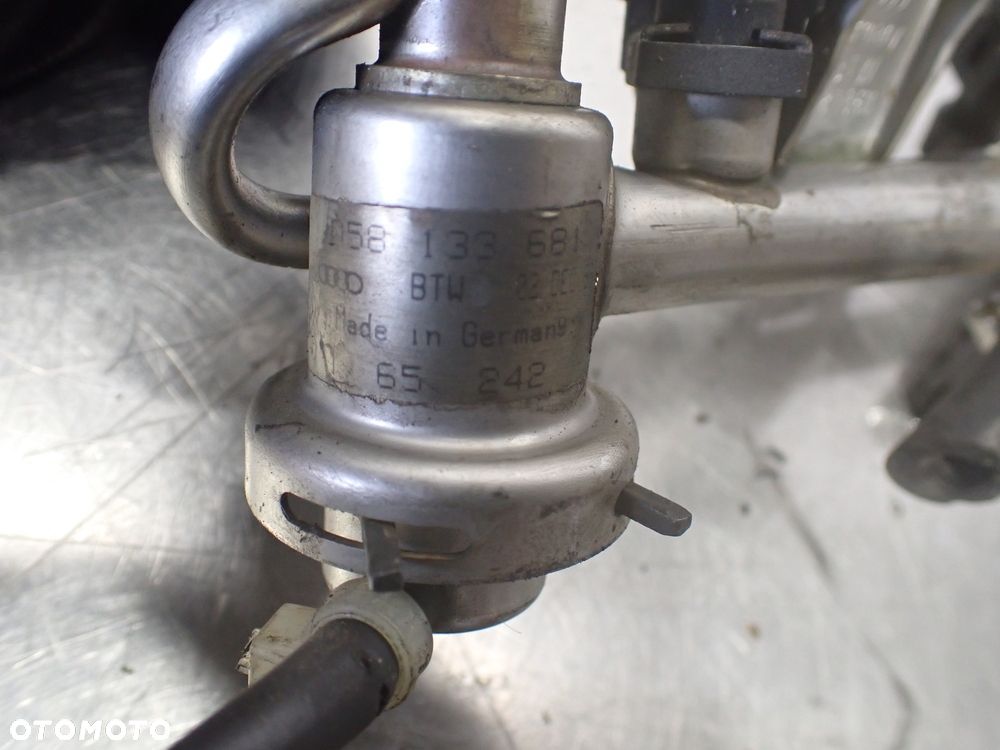 LISTWA WTRYSKOWA AUDI A4 1.8 - 6