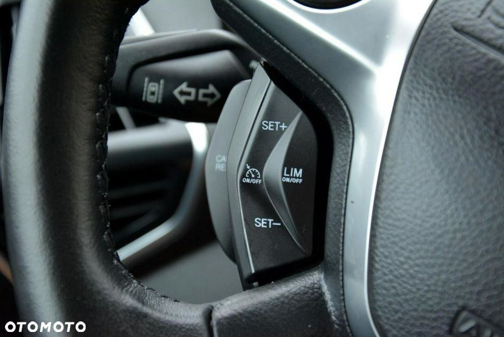Ford Kuga 1.6 EcoBoost 4WD Titanium - 25