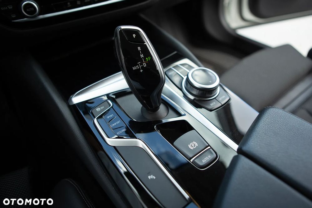 BMW Seria 5 518d Sport Line sport - 37