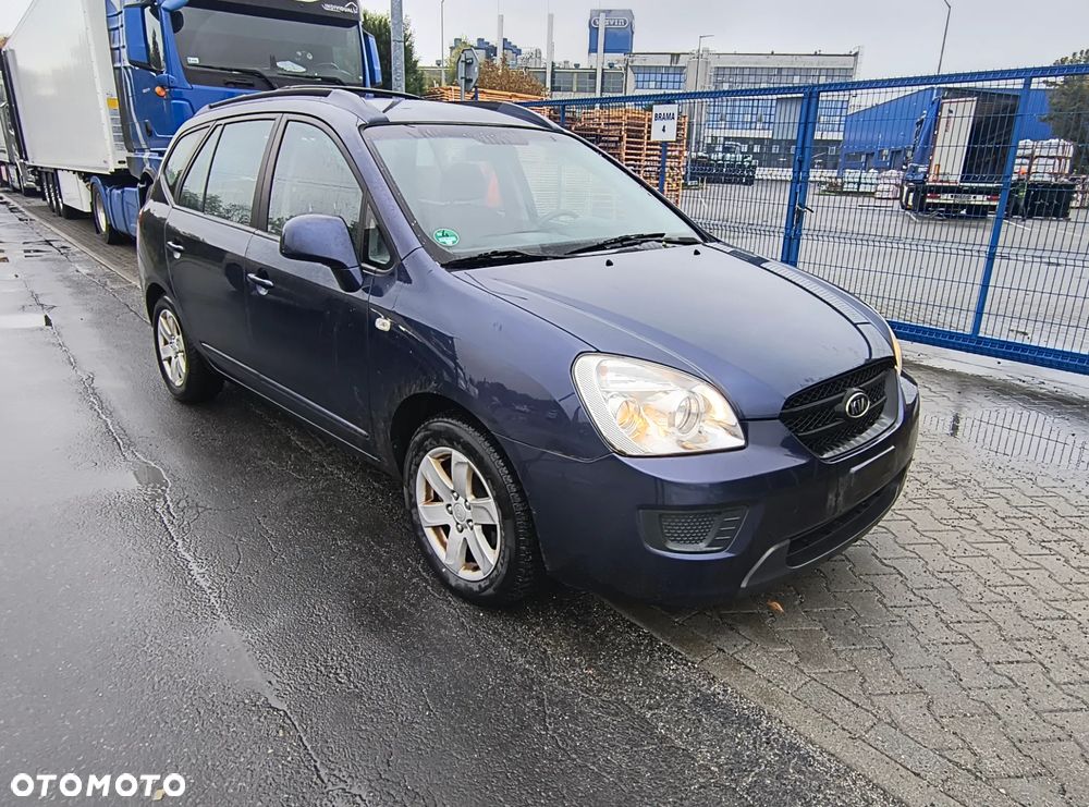 Kia Carens - 1