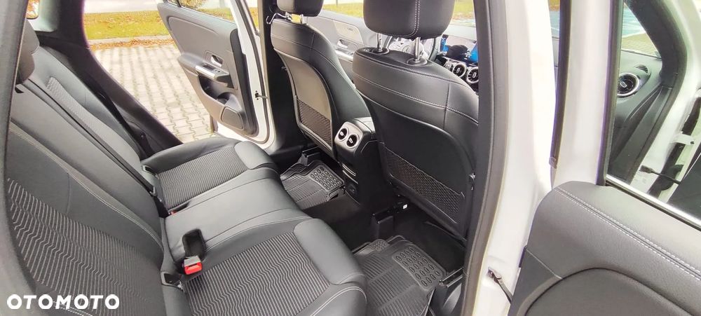 Mercedes-Benz GLA 200 Business Edition - 22