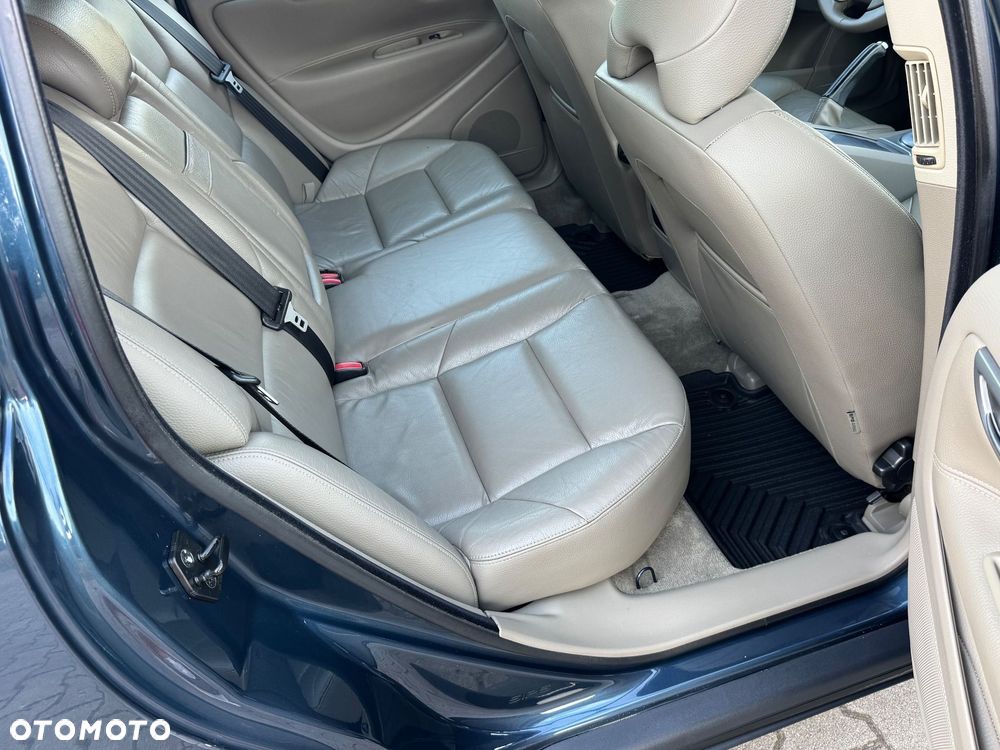 Volvo V70 D5 - 24