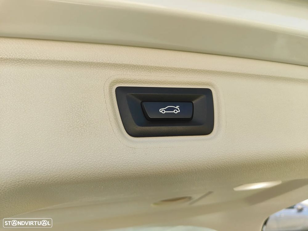 BMW 318 d Touring Auto - 8