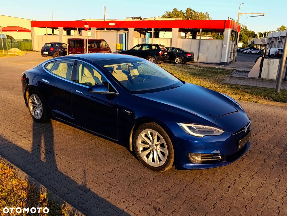 Tesla Model S - 12