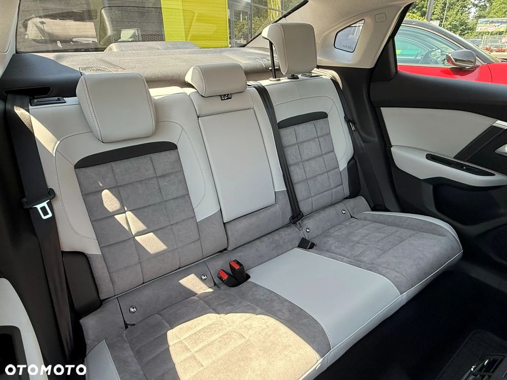 Citroën C4X 1.2 mHEV Max eDCT6 - 12