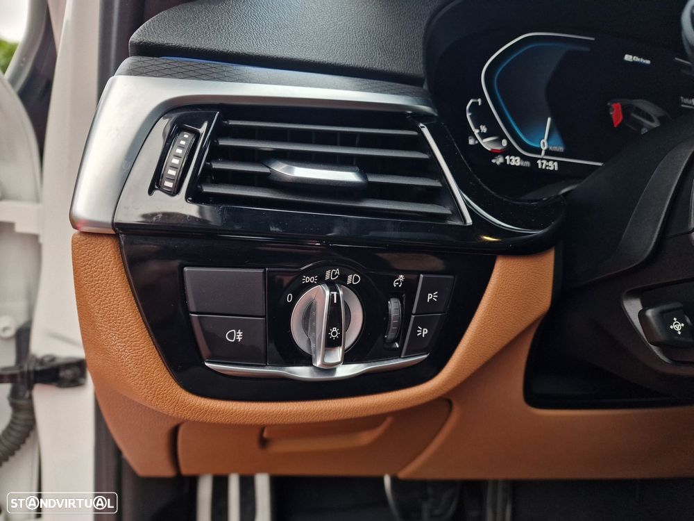 BMW 530 e Pack Desportivo M - 22