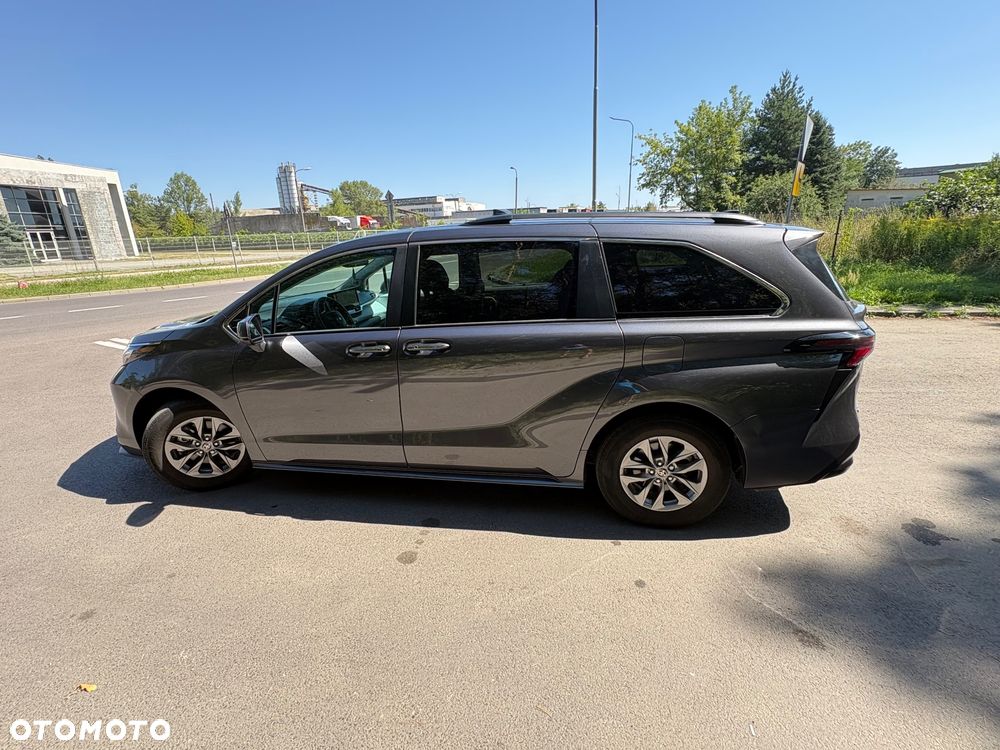 Toyota Sienna - 3