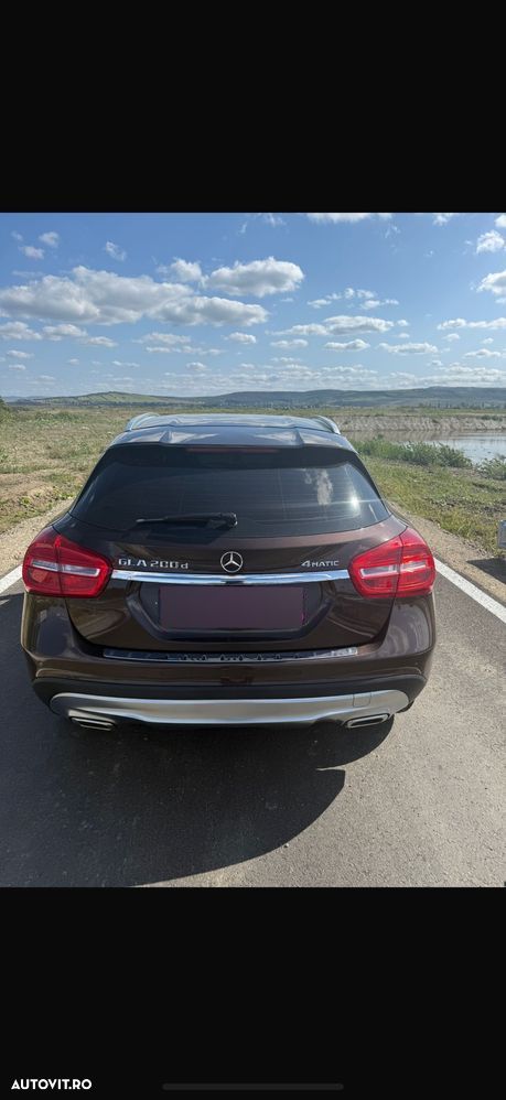 Mercedes-Benz GLA 200 d 4MATIC Aut. - 8