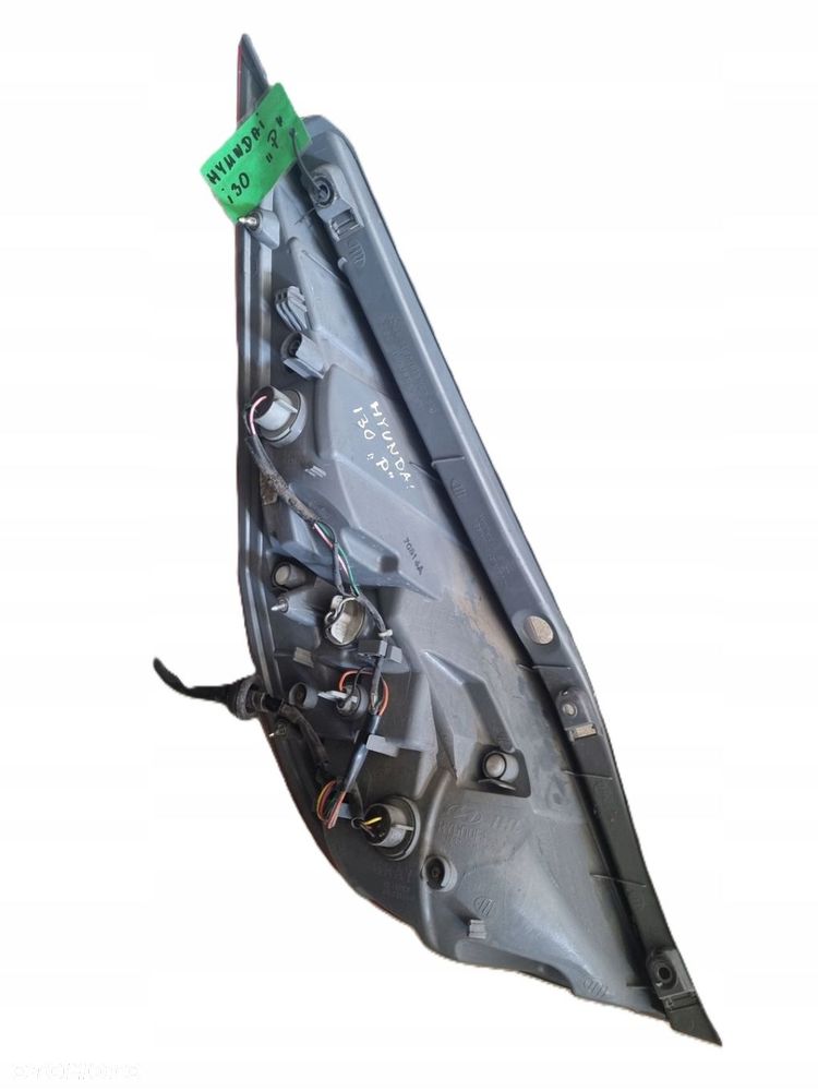 HYUNDAI i30 I 07-12 LAMPA PRAWY TYŁ PRAWA TYLNA PT EU 92402-2L0 - 2