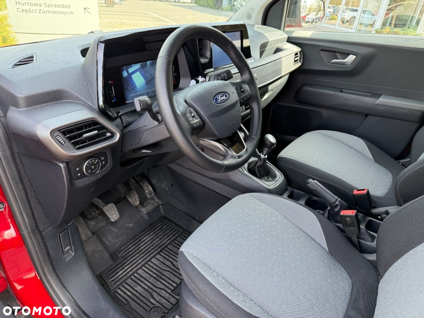 Ford Transit Courier - 11