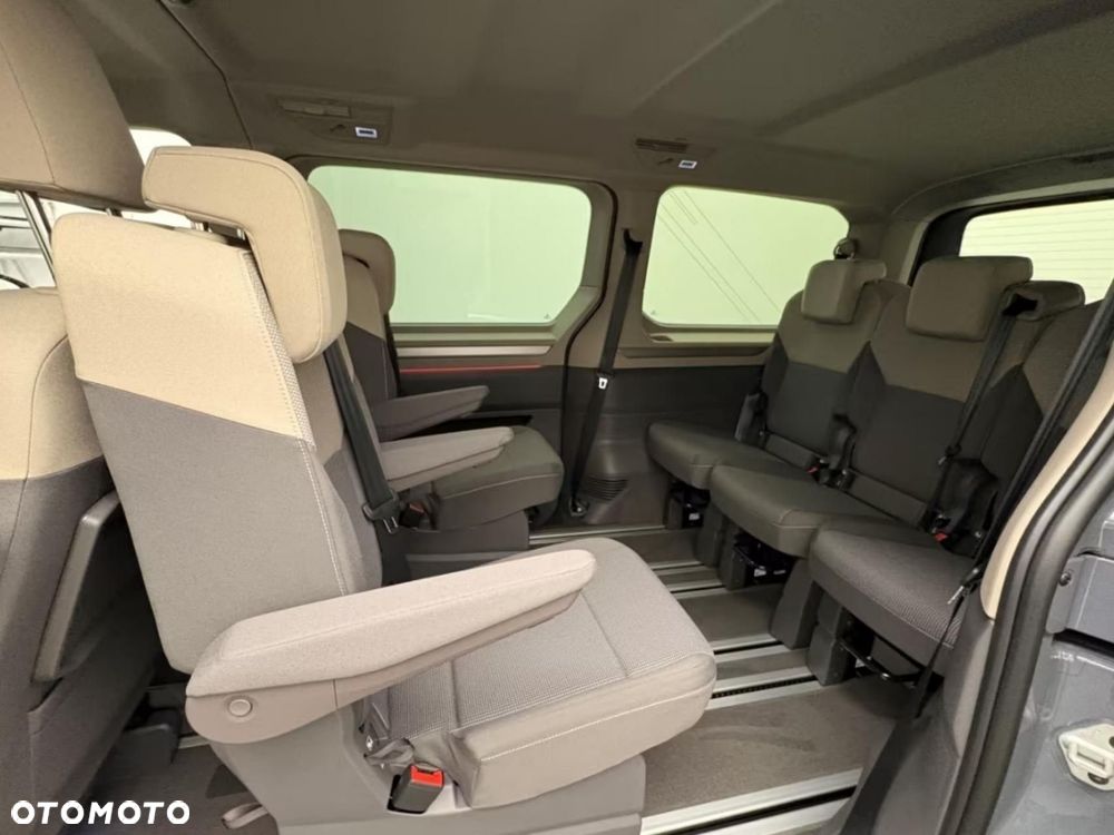 Volkswagen Multivan - 10