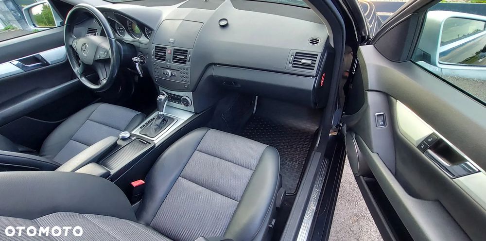 Mercedes-Benz Klasa C 200 CGI Automatik BlueEFFICIENCY Avantgarde - 27
