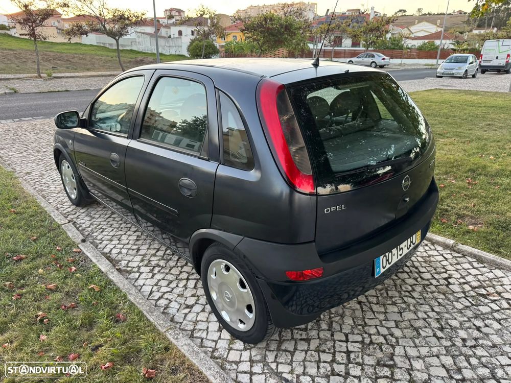 Opel Corsa 1.2 16V Confort - 2