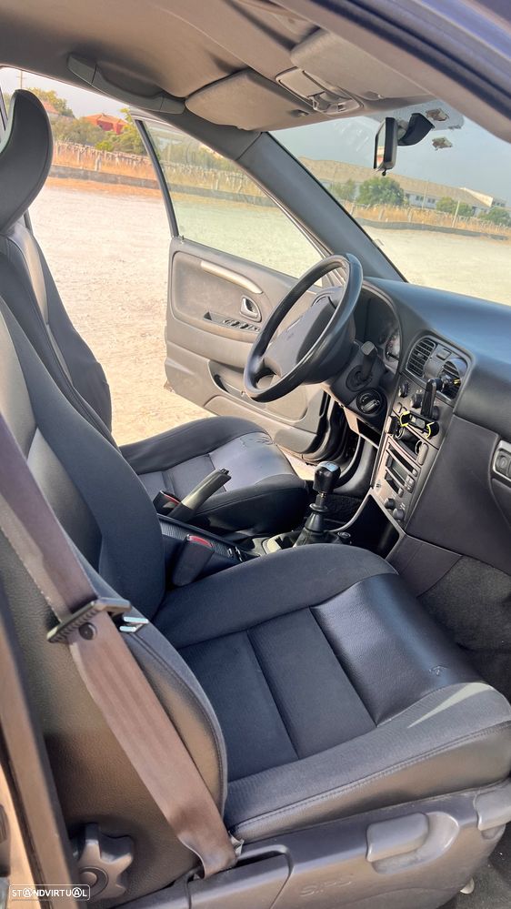 Volvo S40 1.6 - 9